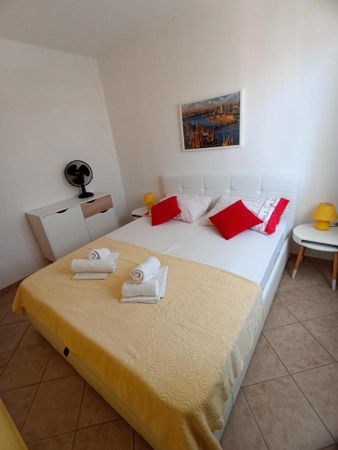 Apartment Dario Pag Town
